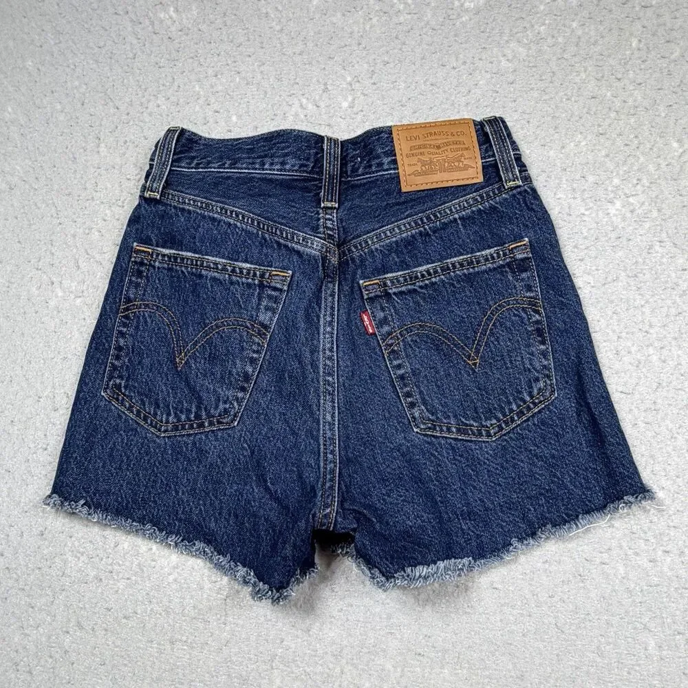 Levis Ribcage Jean Shorts Women’s Size 24 Light Wash Denim Cut Offs Pockets